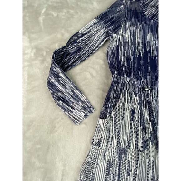 Von Maur Damee Women’s Swim Cover Up Navy White Full Zip size Small NWT - Picture 2 of 9